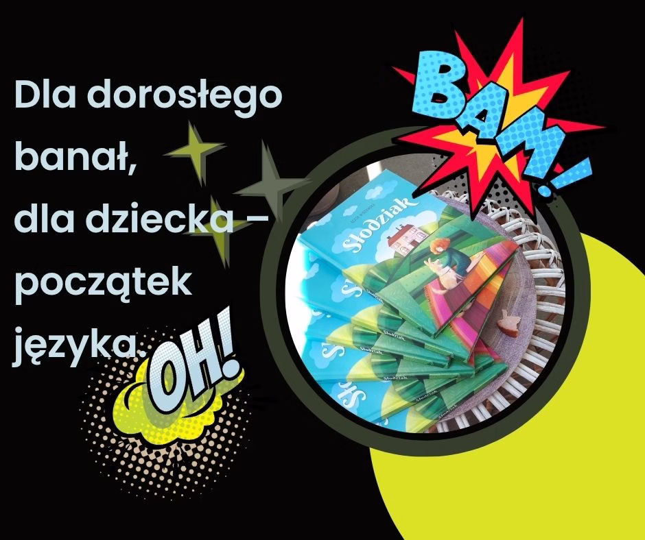 Stos książeczek „Słodziak” na okrągłym stole, obok kolorowe komiksowe hasła „BAM!” i „OH!” oraz tekst: „Dla dorosłego banał, dla dziecka – początek języka.” Grafika podkreśla znaczenie dźwięków i powtarzalności w nauce mowy.